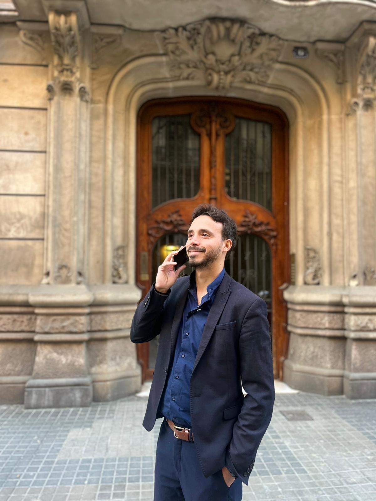 Jesús Ramírez Couput asesorando a clientes — Alianza con Humet Legal Advocats